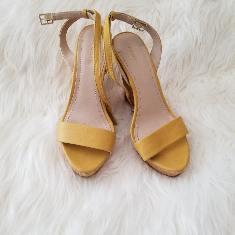 Xhilaration Platform Yellow Sandals 8.5
